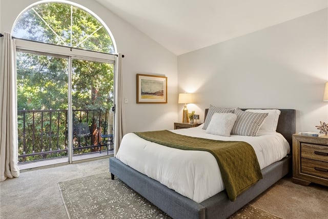 11044 Acama Street 302, Studio City, CA 91602 — photo 25 of 49