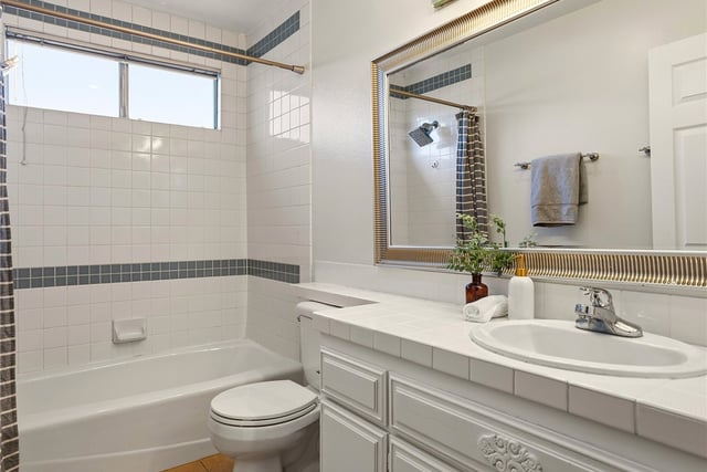 11044 Acama Street 302, Studio City, CA 91602 — photo 32 of 49
