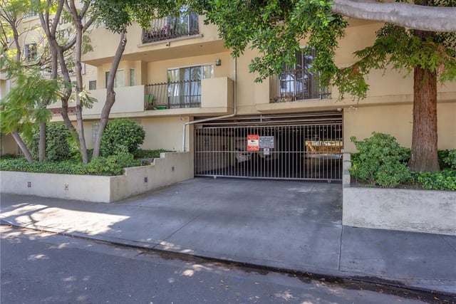11044 Acama Street 302, Studio City, CA 91602 — photo 4 of 49