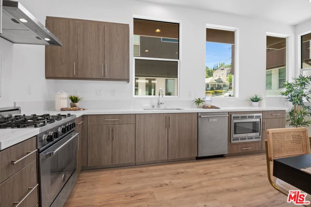 2213 Selig Drive, Los Angeles, CA 90026 — photo 9 of 38