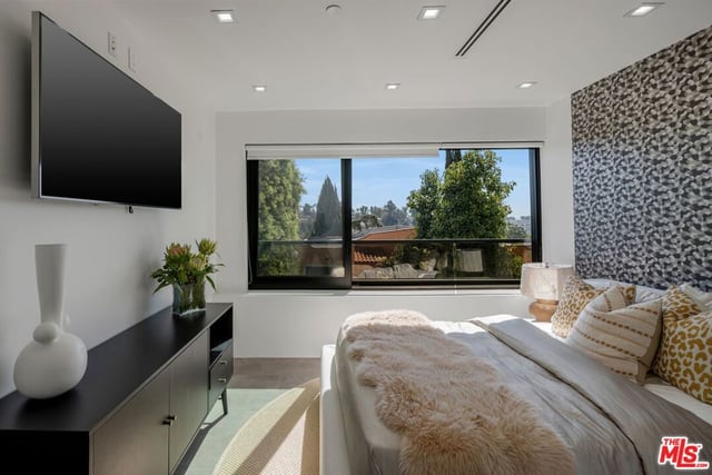 2033 Glencoe Way, Los Angeles, CA 90068 — photo 16 of 26