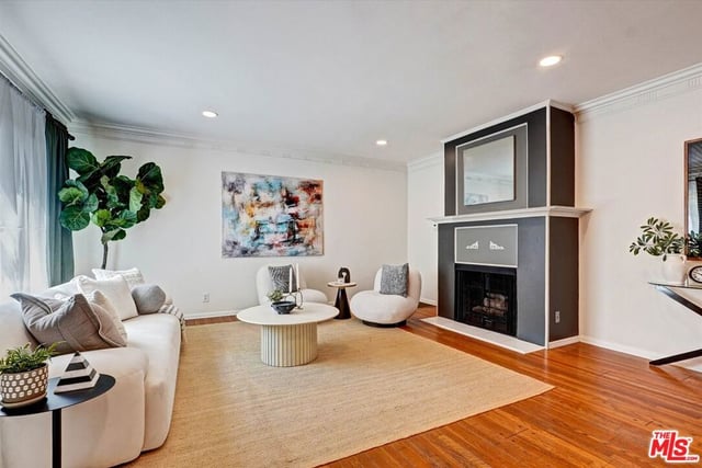 1346 N Crescent Heights Boulevard 1, West Hollywood, CA 90046 — photo 3 of 23