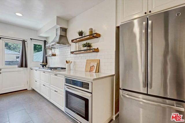1346 N Crescent Heights Boulevard 1, West Hollywood, CA 90046 — photo 6 of 23