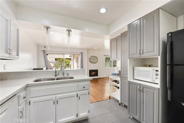 8515 Burnet #B Avenue #B, North Hills, CA 91343 — photo 13 of 33
