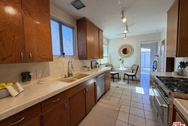 12207 Palms Boulevard, Los Angeles, CA 90066 — photo 5 of 31