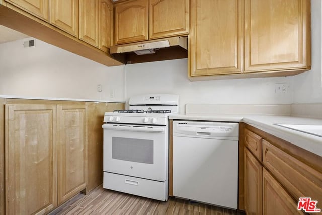 3200 S Sepulveda Boulevard K36, Los Angeles, CA 90034 — photo 13 of 31