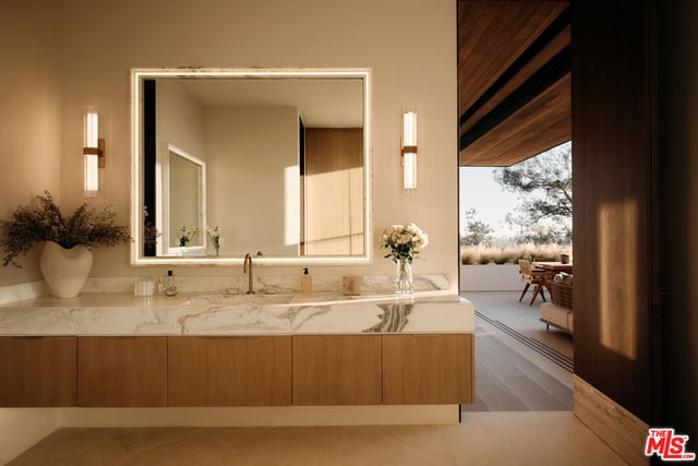 401 N Tigertail Road, Los Angeles, CA 90049 — photo 19 of 41