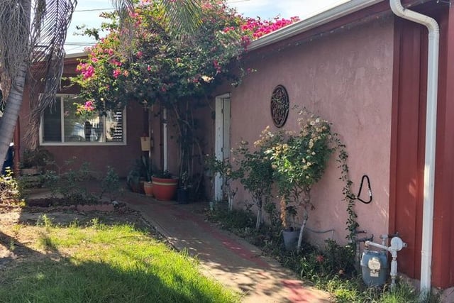 6581 Lemon Avenue, Long Beach, CA 90805 — photo 2 of 14
