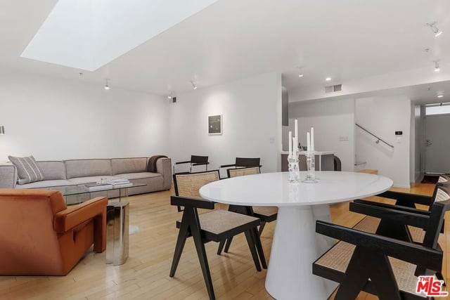 5806 Waring Avenue 14, Los Angeles, CA 90038 — photo 11 of 32