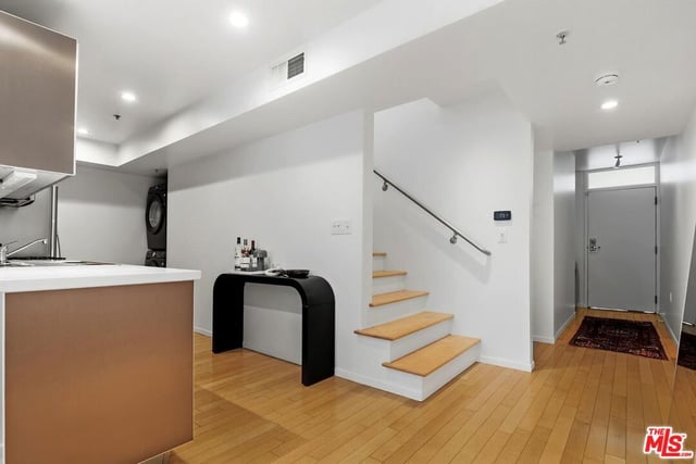 5806 Waring Avenue 14, Los Angeles, CA 90038 — photo 29 of 32