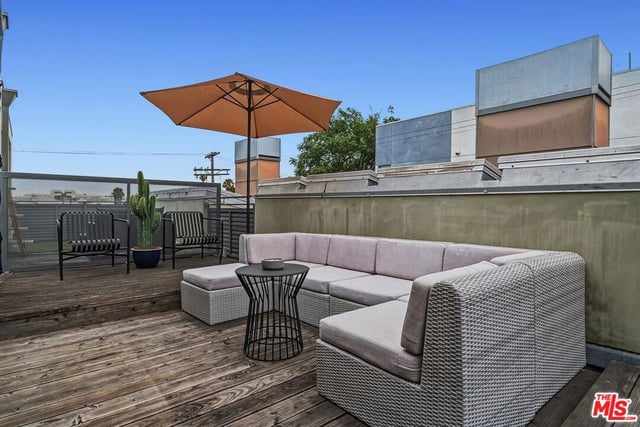 5806 Waring Avenue 14, Los Angeles, CA 90038 — photo 3 of 32
