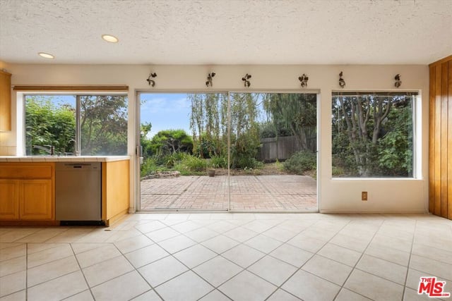 2243 Newquist Court, Camarillo, CA 93010 — photo 13 of 38