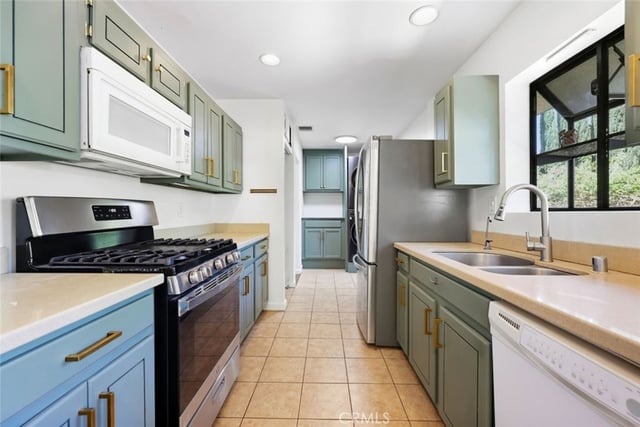 826 Katherine Road, Simi Valley, CA 93063 — photo 10 of 31