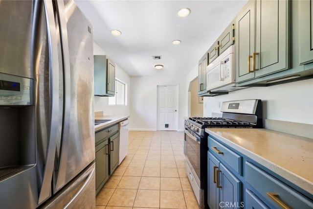 826 Katherine Road, Simi Valley, CA 93063 — photo 8 of 31