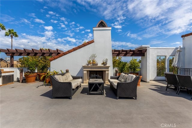 10639 Woodbridge Street 206, Toluca Lake, CA 91602 — photo 19 of 29