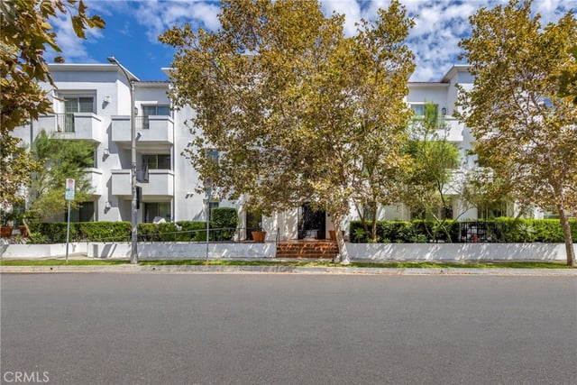 10639 Woodbridge Street 206, Toluca Lake, CA 91602 — photo 23 of 29