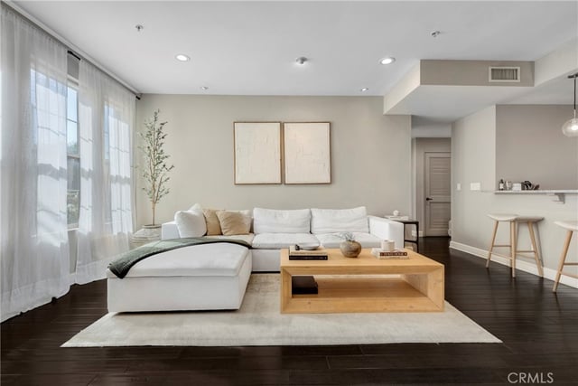 10639 Woodbridge Street 206, Toluca Lake, CA 91602 — photo 3 of 29