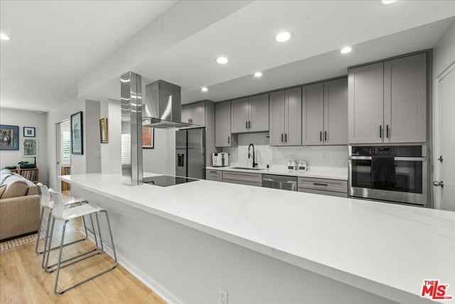 1045 N Kings Road 204, West Hollywood, CA 90069 — photo 2 of 11
