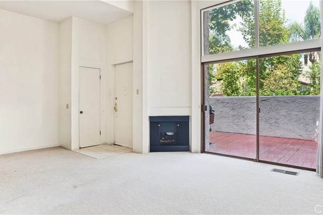 22269 1/2 Erwin, Woodland Hills, CA 91367 — photo 3 of 15