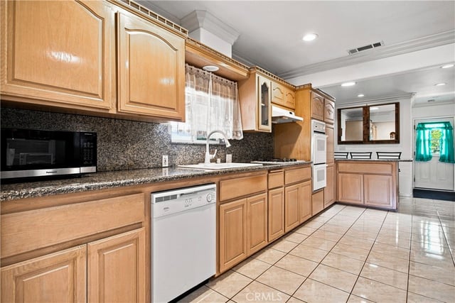 6846 Jellico Avenue, Los Angeles, CA 91406 — photo 14 of 42
