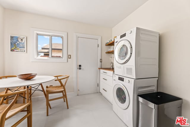 11202 Emelita Street, North Hollywood, CA 91601 — photo 9 of 58