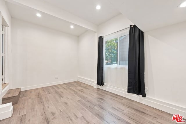 5945 Yarmouth Avenue, Los Angeles, CA 91316 — photo 25 of 50