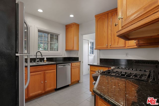 1271 S Mullen Avenue, Los Angeles, CA 90019 — photo 13 of 29