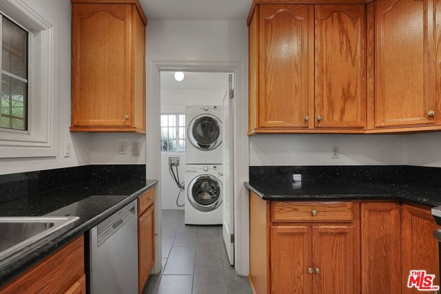 1271 S Mullen Avenue, Los Angeles, CA 90019 — photo 16 of 29