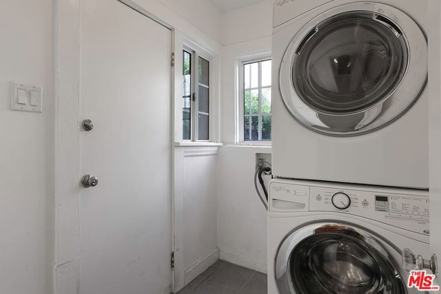1271 S Mullen Avenue, Los Angeles, CA 90019 — photo 17 of 29