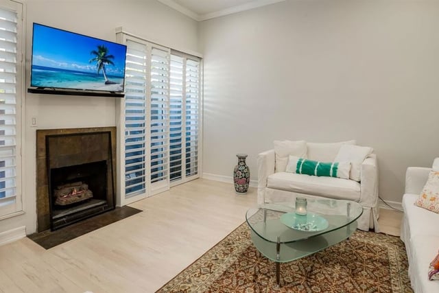 1144 17th Street 11, Santa Monica, CA 90403 — photo 4 of 24
