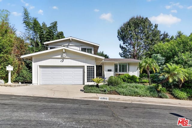 10765 Wrightwood Lane, Los Angeles, CA 91604 — photo 61 of 71