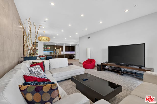 324 N Palm Drive 404, Beverly Hills, CA 90210 — photo 10 of 41