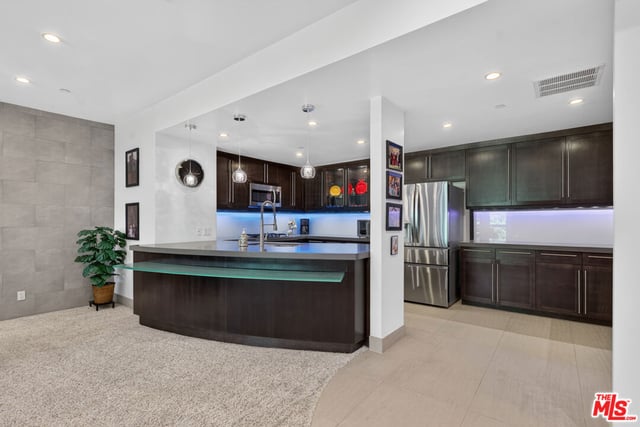 324 N Palm Drive 404, Beverly Hills, CA 90210 — photo 15 of 41