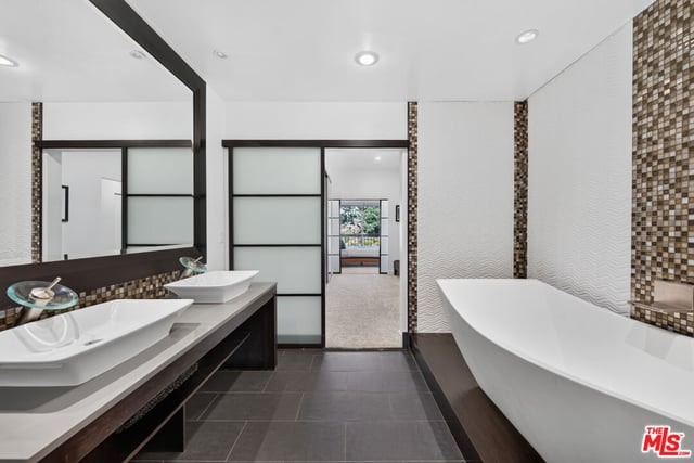 324 N Palm Drive 404, Beverly Hills, CA 90210 — photo 31 of 41