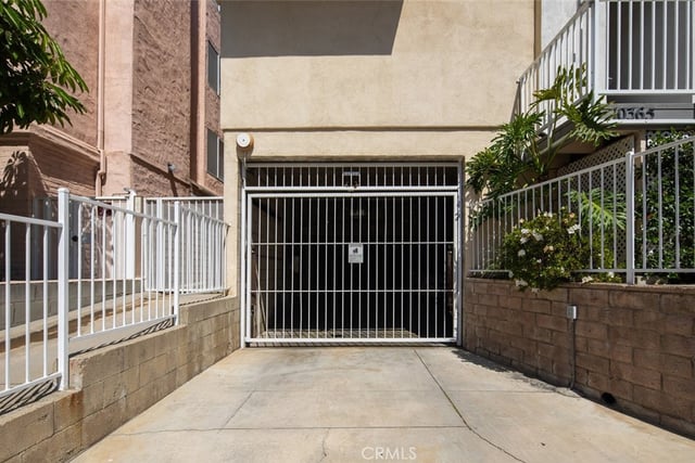 10365 Almayo Avenue 6, Los Angeles, CA 90064 — photo 20 of 27