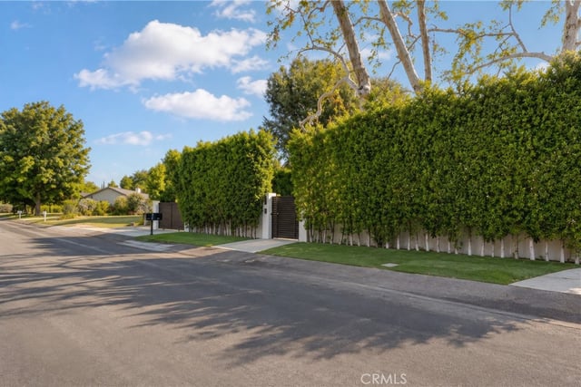 23262 Gonzales Drive, Woodland Hills, CA 91367 — photo 8 of 75