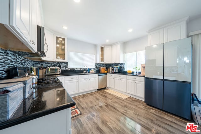 804 W 55th Street, Los Angeles, CA 90037 — photo 10 of 25