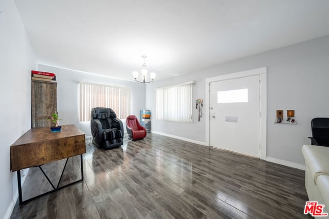 804 W 55th Street, Los Angeles, CA 90037 — photo 3 of 25