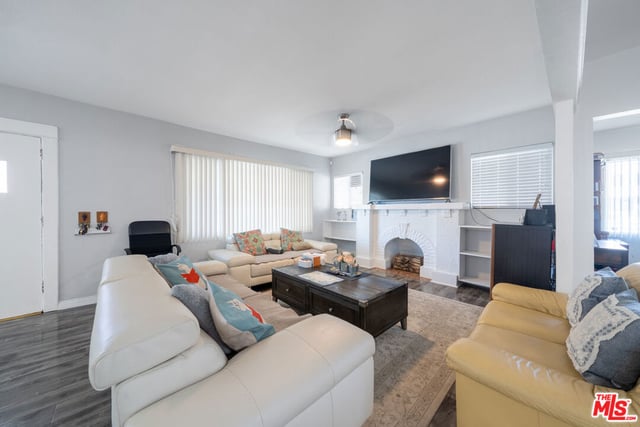 804 W 55th Street, Los Angeles, CA 90037 — photo 4 of 25