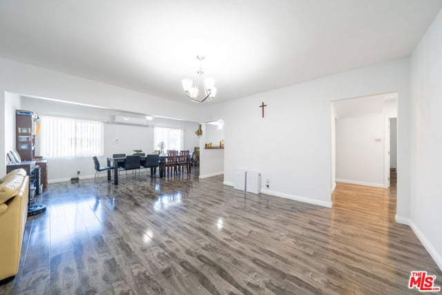 804 W 55th Street, Los Angeles, CA 90037 — photo 5 of 25