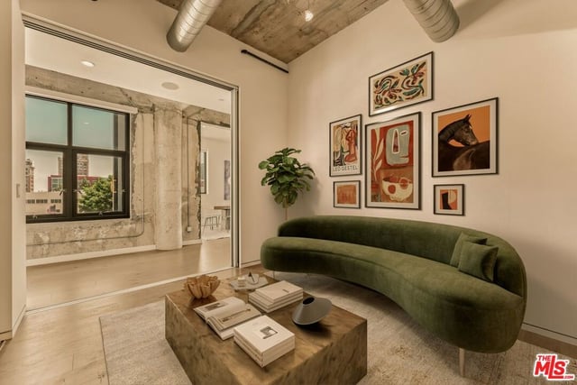 330 W 11th Street 401 & 402, Los Angeles, CA 90015 — photo 18 of 37