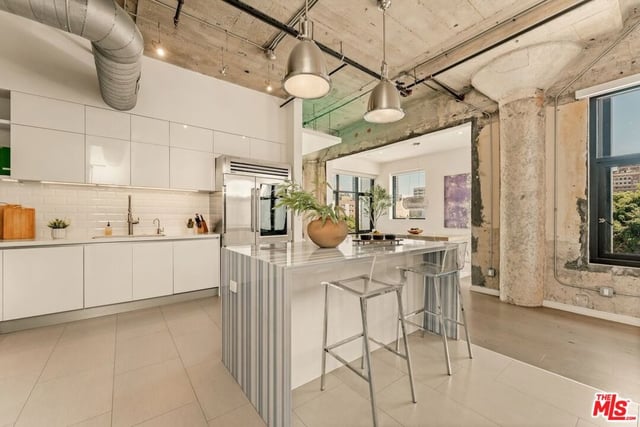330 W 11th Street 401 & 402, Los Angeles, CA 90015 — photo 22 of 37