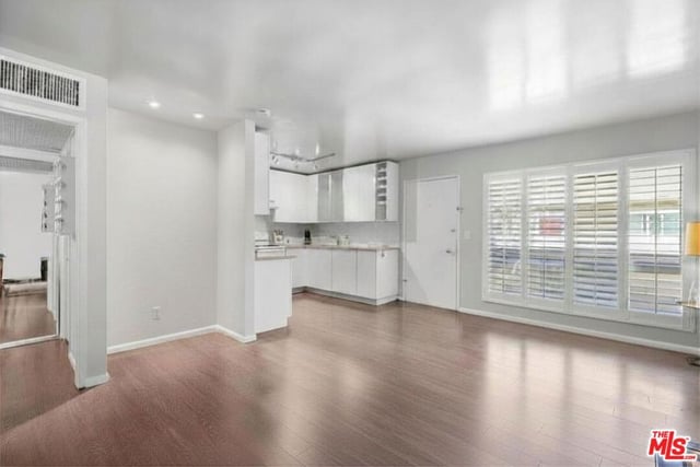 970 Palm Avenue 218, West Hollywood, CA 90069 — photo 2 of 24