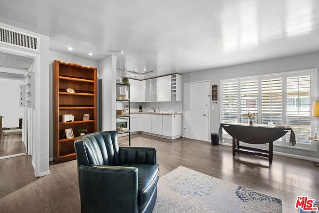 970 Palm Avenue 218, West Hollywood, CA 90069 — photo 6 of 24