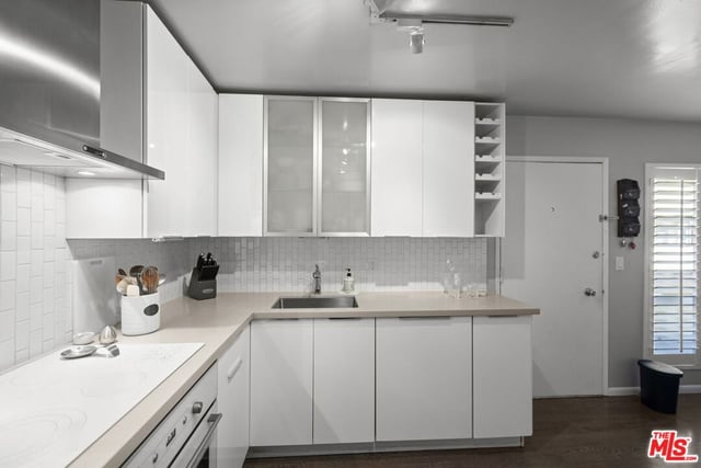 970 Palm Avenue 218, West Hollywood, CA 90069 — photo 9 of 24