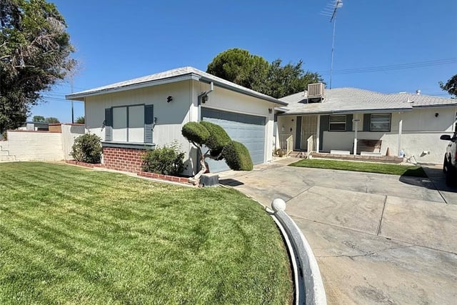 1469 Boyden, Lancaster, CA 93534 — photo 2 of 14