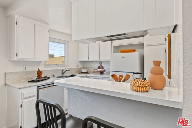 2016 Euclid Street 13, Santa Monica, CA 90405 — photo 13 of 31