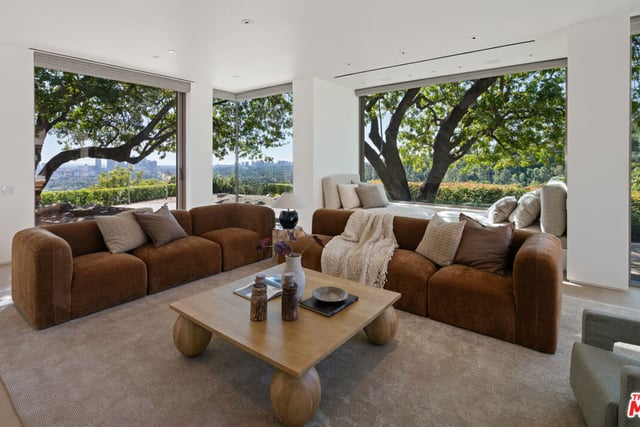 1016 N Hillcrest Road, Beverly Hills, CA 90210 — photo 14 of 44