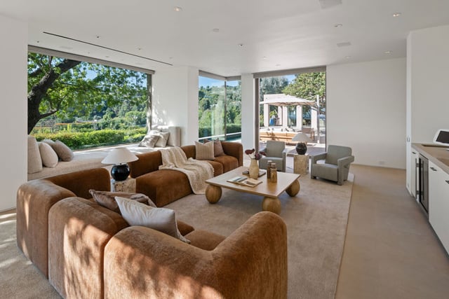 1016 N Hillcrest Road, Beverly Hills, CA 90210 — photo 15 of 44