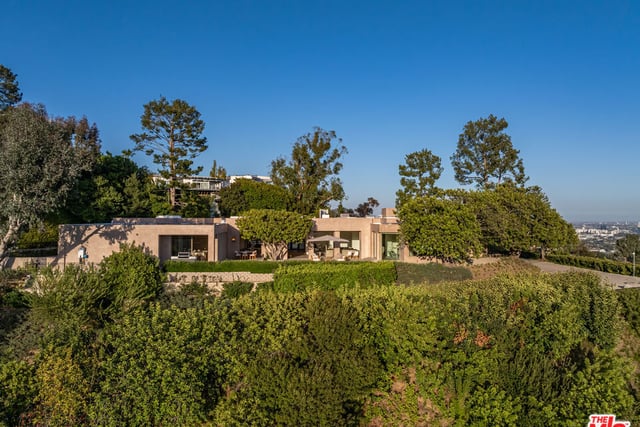1016 N Hillcrest Road, Beverly Hills, CA 90210 — photo 3 of 44